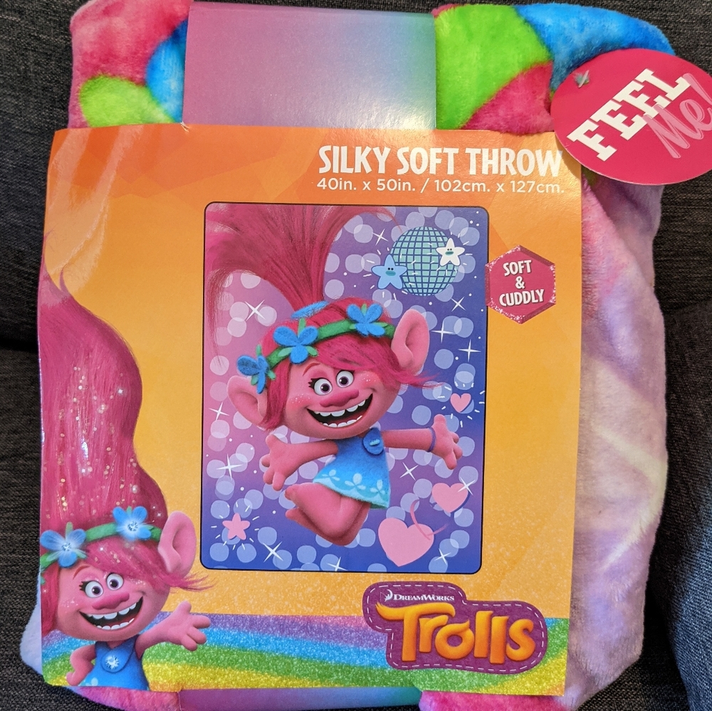 Trolls Princess Poppy throw blanket